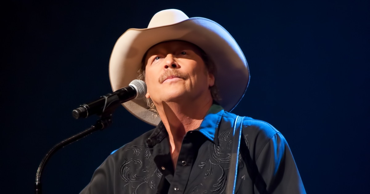 How Alan Jackson Kept Traditional Country Music Alive Through Authentic Storytelling and Soulful Melodies